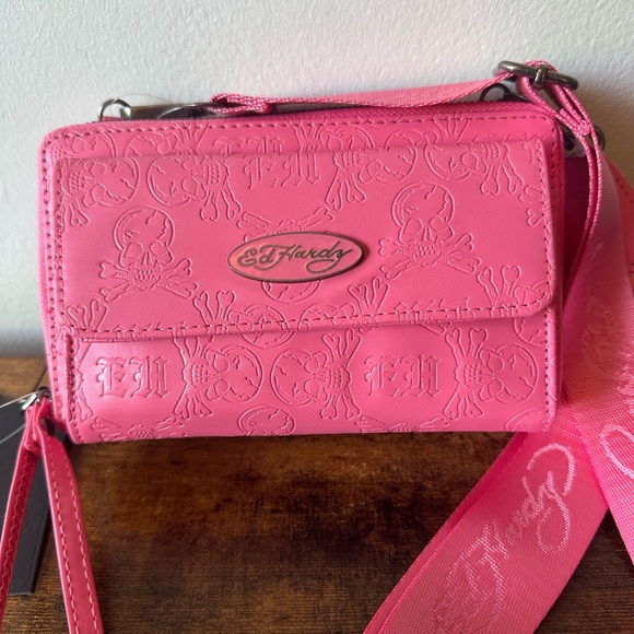 Ed Hardy Vibrant Pink Skull Embossed Crossbody Bag Wallet with Wristlet NWT - Picture 4 of 10